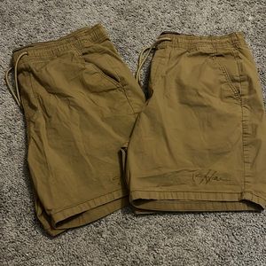 Men’s khaki shorts